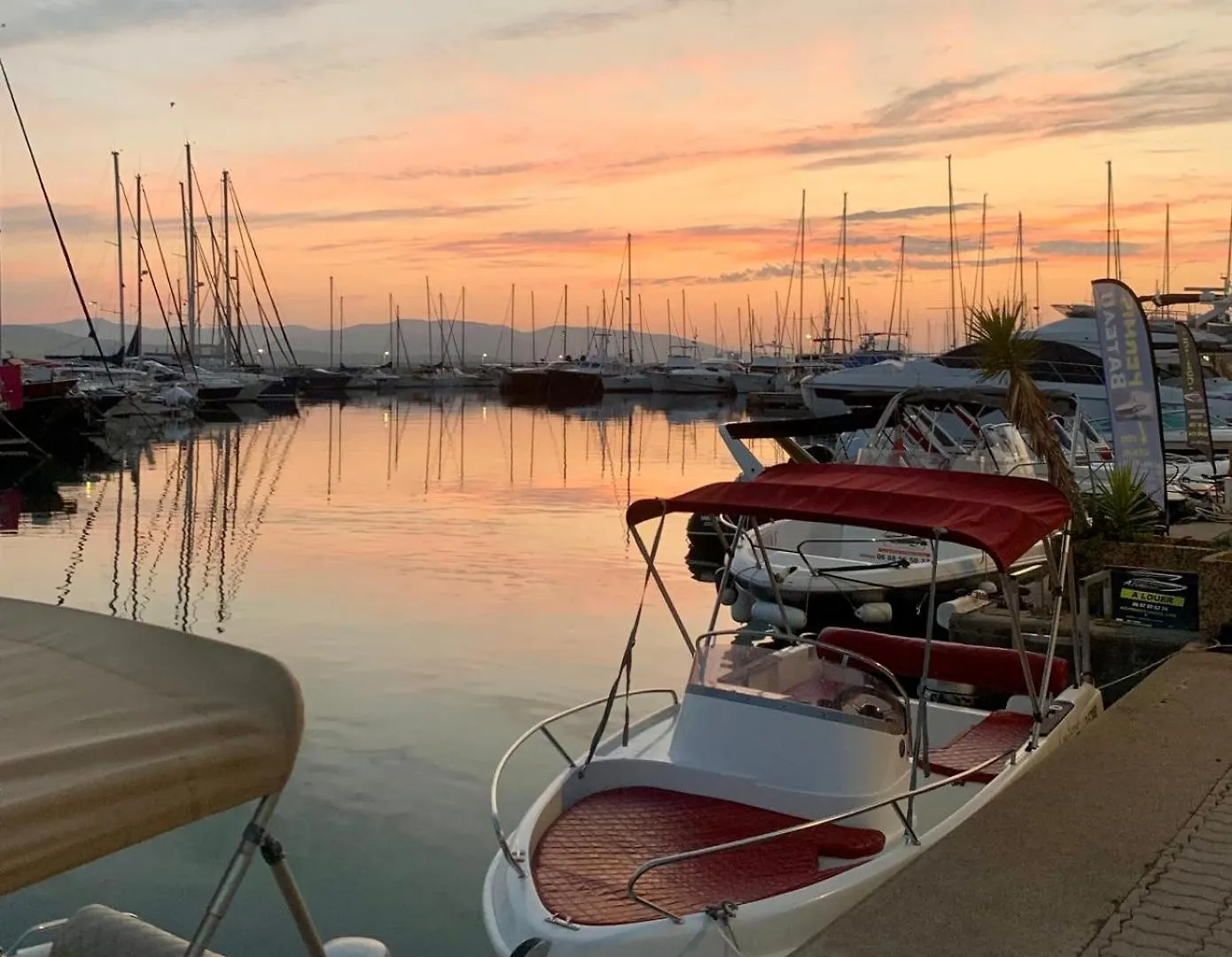 Emplacement Exceptionnel Pour 4 Personnes Boulouris-sur-Mer France